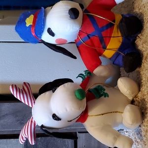 Set of 2 Snoopy plush characters